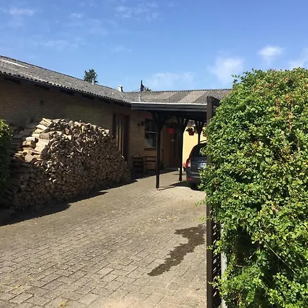 Vaerealse Til Leje Guest house Ullerslev
